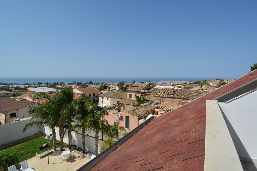 B&B La Castellana Marina di Ragusa Bagian luar foto