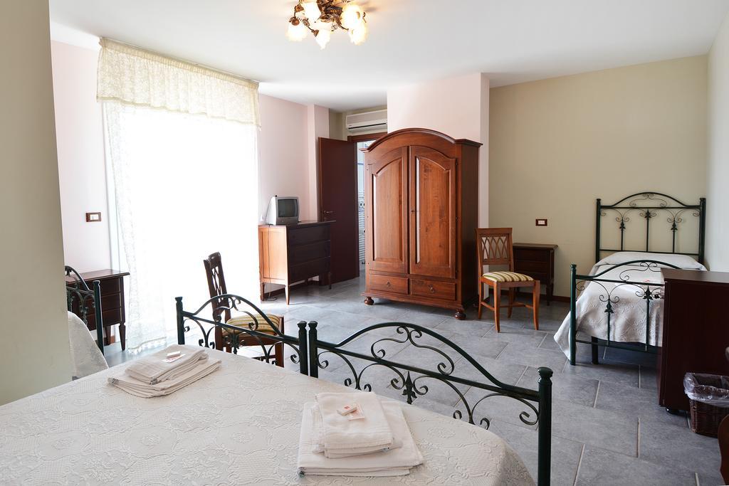 B&B La Castellana Marina di Ragusa Bagian luar foto