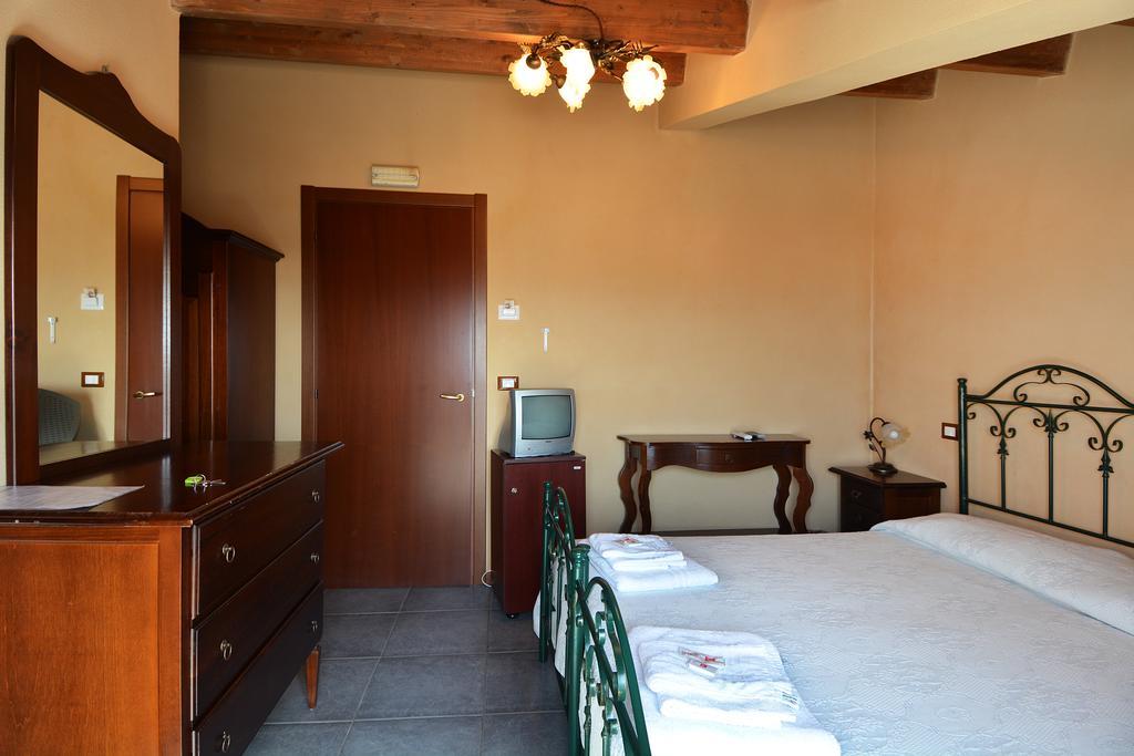 B&B La Castellana Marina di Ragusa Bagian luar foto