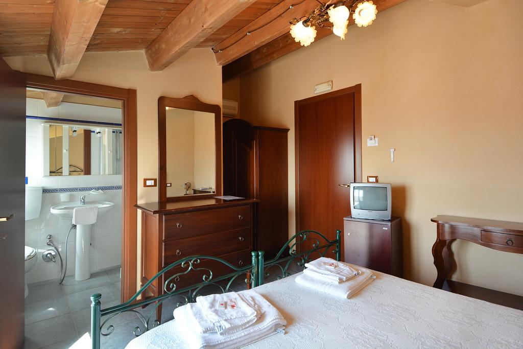 B&B La Castellana Marina di Ragusa Bagian luar foto