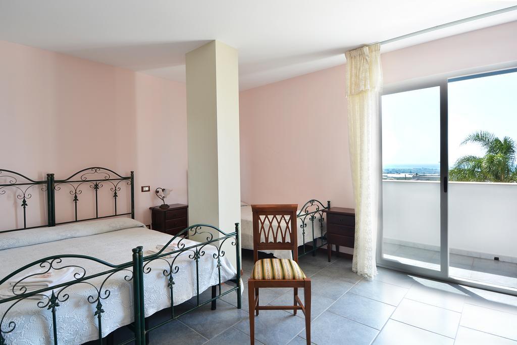 B&B La Castellana Marina di Ragusa Bagian luar foto